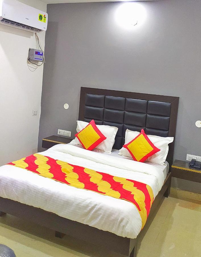 Hotel Red Snapper Couple Friendly At West Delhi Ню Делхи Екстериор снимка