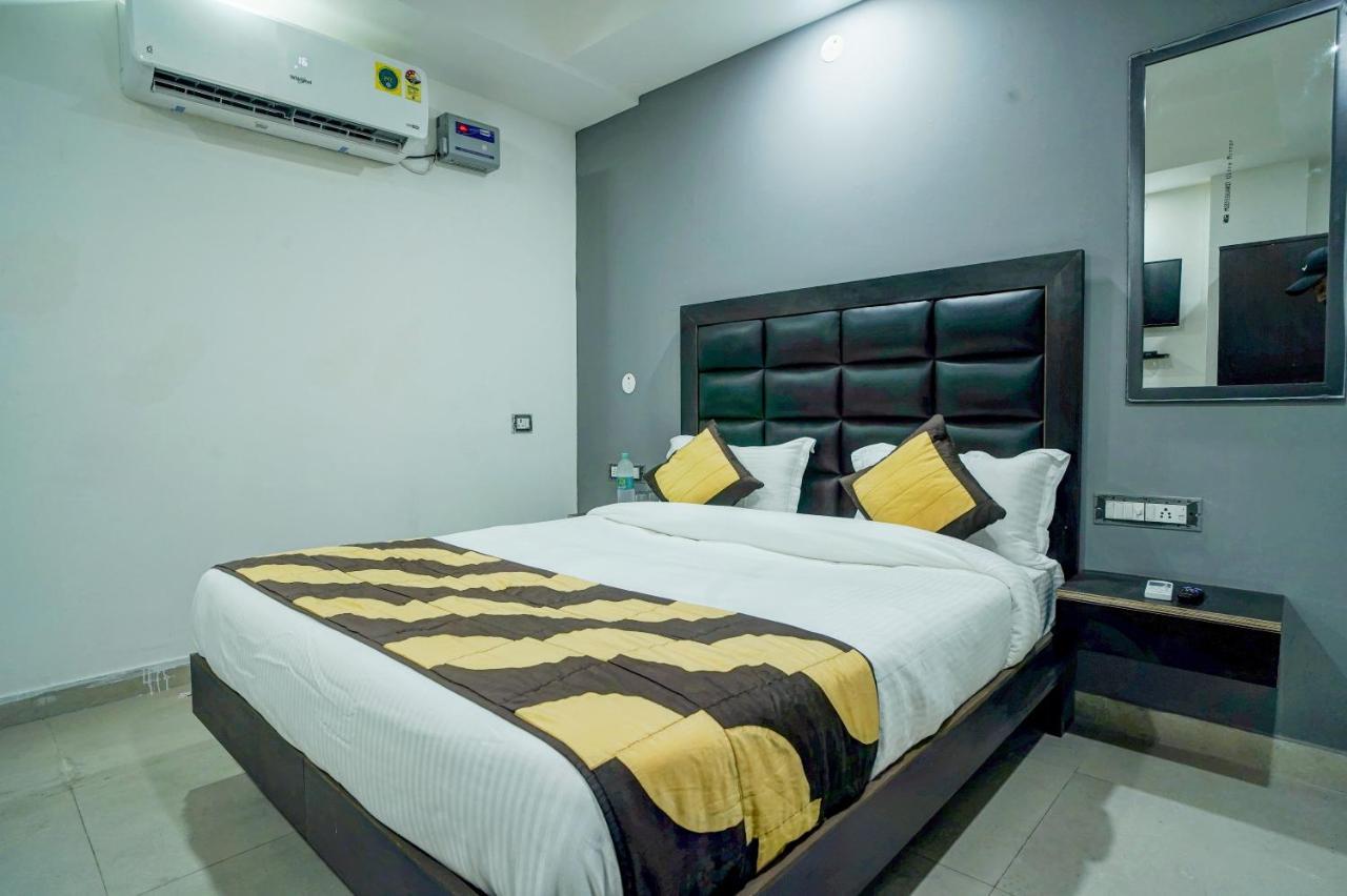 Hotel Red Snapper Couple Friendly At West Delhi Ню Делхи Екстериор снимка