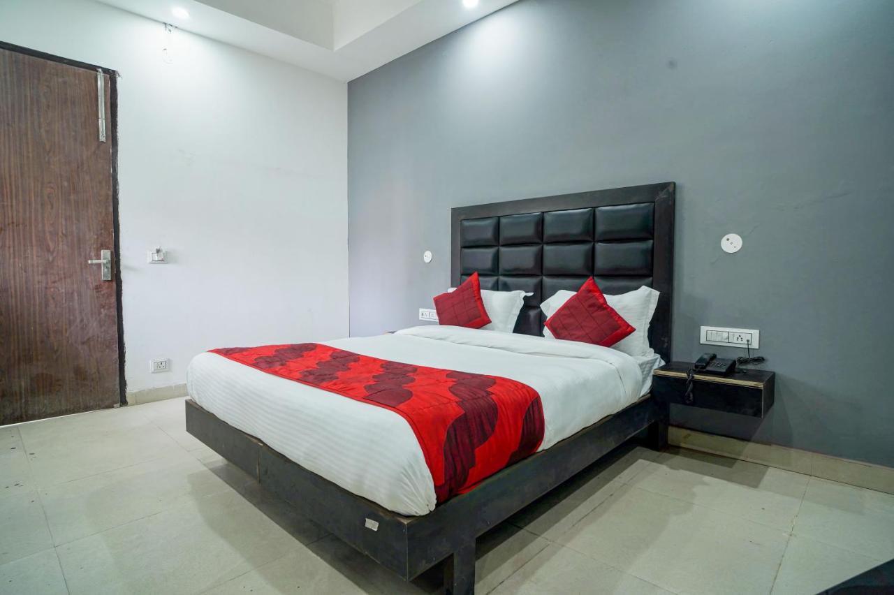 Hotel Red Snapper Couple Friendly At West Delhi Ню Делхи Екстериор снимка