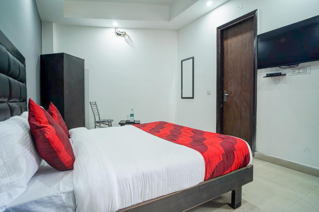 Hotel Red Snapper Couple Friendly At West Delhi Ню Делхи Екстериор снимка
