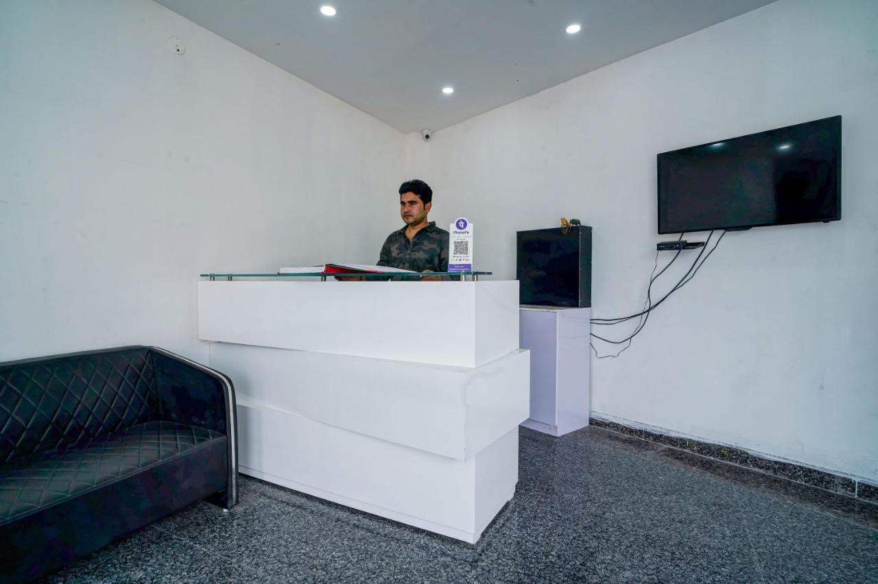 Hotel Red Snapper Couple Friendly At West Delhi Ню Делхи Екстериор снимка